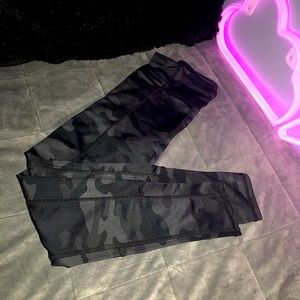 Black camo leggings